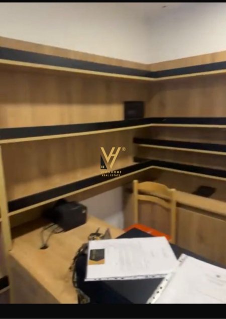 Tirane, jepet me qera dyqan Kati 0, 13 m² 250 € (SHESHI WILLSON)