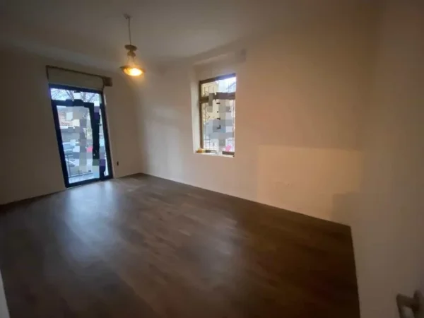 Tirane, jepet me qera zyre Kati 1, 73 m² 1.200 € (Rruga e dibres)