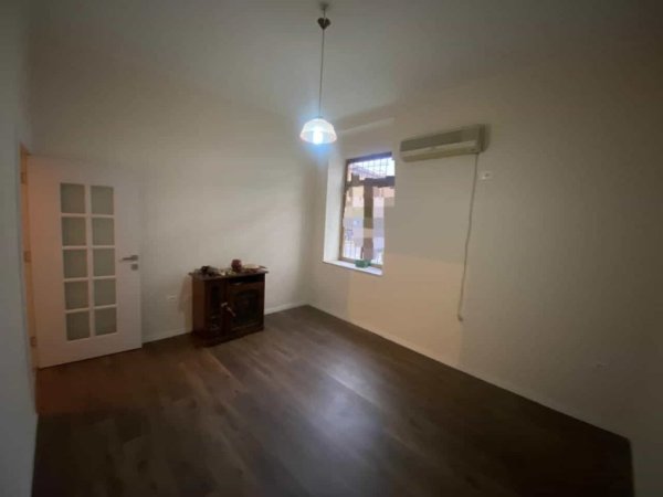 Tirane, jepet me qera zyre Kati 1, 73 m² 1.200 € (Rruga e dibres)
