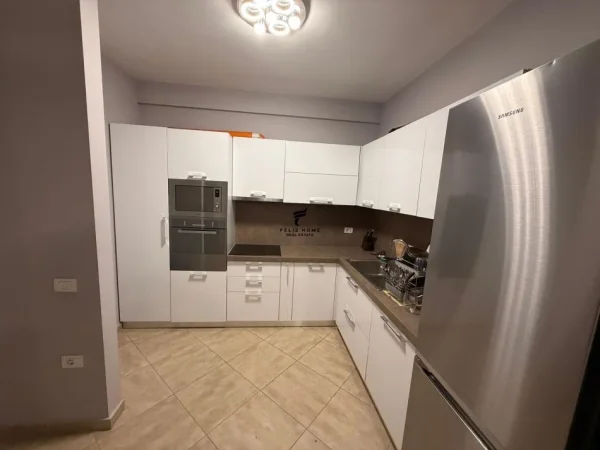 Tirane, jepet me qera apartament 2+1 Kati 5, 98 m² 700 € (ASTIR)