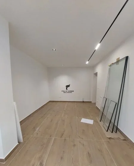 Tirane, jepet me qera dyqan Kati 1, 50 m² 500 € (ASTIR)