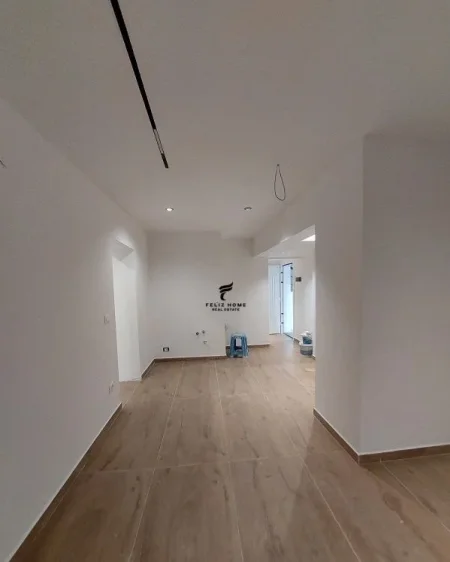 Tirane, jepet me qera dyqan Kati 1, 50 m² 500 € (ASTIR)