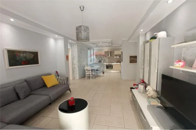 Tirane, jepet me qera apartament 2+1+Ballkon Kati 3, 115 m² 750 € (Air Albania)