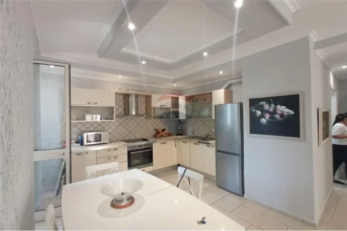 Tirane, jepet me qera apartament 2+1+Ballkon Kati 3, 115 m² 750 € (Air Albania)