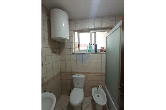Tirane, jepet me qera apartament 2+1+Ballkon Kati 3, 115 m² 750 € (Air Albania)