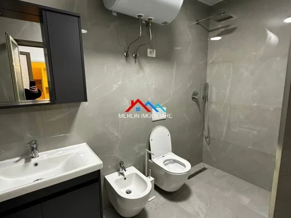 Tirane, jepet me qera apartament 2+1+Ballkon Kati 1, 75 m² 650 € (RRUGA HYSEN DALLIU,BULEVARDI ZOGU I PARE)