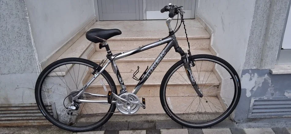 Tirane, njoftim biciklete 🌪🌪🌪TREK gri e erret 220 €