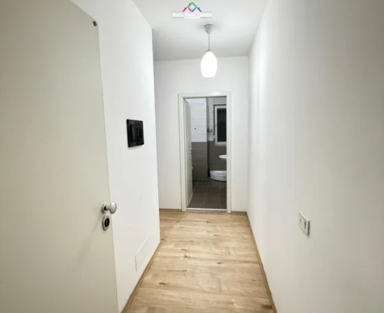 Tirane, jepet me qera apartament 1+1 Kati 2, 65 m² 570 € (Rruga Frosina Plaku)