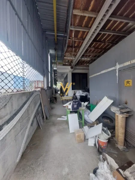 Tirane, shitet magazine Kati 0, 2.800 m² 870.000 € (VORE)