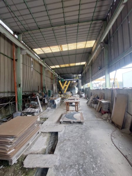 Tirane, shitet magazine Kati 0, 2.800 m² 870.000 € (VORE)