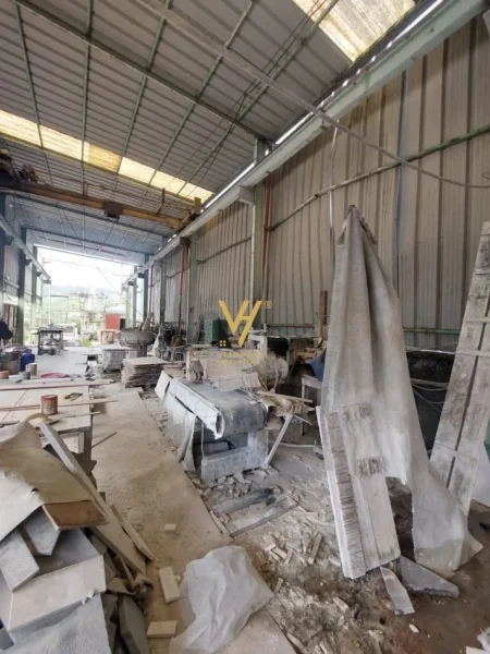 Tirane, shitet magazine Kati 0, 2.800 m² 870.000 € (VORE)