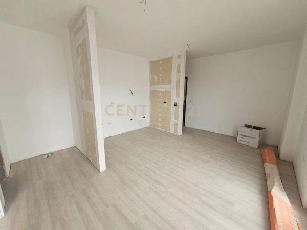 Tirane, shitet apartament 1+1 Kati 7, 63 m² 140.000 € (Zogu i Zi everest132755)