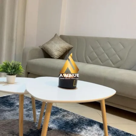 Tirane, jepet me qera apartament 1+1+Ballkon Kati 4, 75 m² 650 € (Prokop mima)