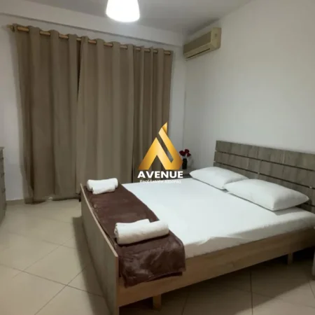 Tirane, jepet me qera apartament 1+1+Ballkon Kati 4, 75 m² 650 € (Prokop mima)