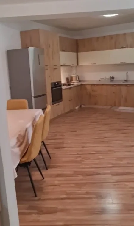 FUSHA E AVIACIONIT, jap  3+1 te Mobiluar Kati 4, 132 m² 750 € (Kompleksi Turdiu)