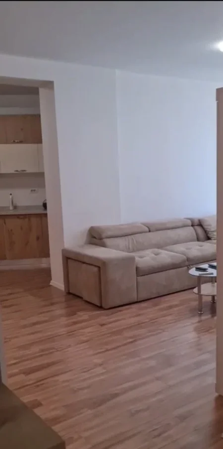 FUSHA E AVIACIONIT, jap  3+1 te Mobiluar Kati 4, 132 m² 750 € (Kompleksi Turdiu)