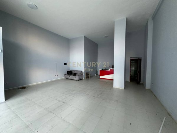 Tirane, jepet me qera ambjent biznesi Kati 0, 131 m² 1.000 € (ish Hipoteka Jordan Misja)