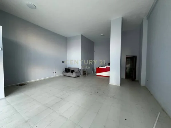 Tirane, jepet me qera ambjent biznesi Kati 0, 131 m² 1.000 € (ish Hipoteka Jordan Misja)