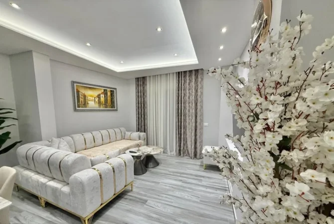 Tirane, jepet me qera apartament 2+1+Ballkon Kati 4, 90 m² 650 € (FRESK)