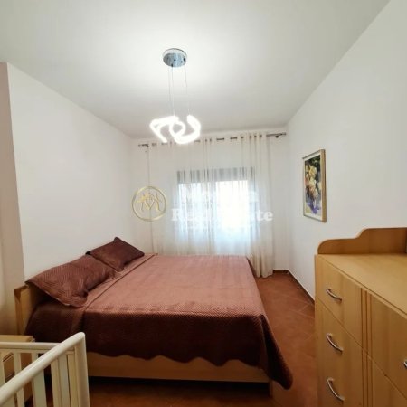 Tirane, jepet me qera apartament 2+1 Kati 3, 115 m² 700 € (Rruga e Kavajes)