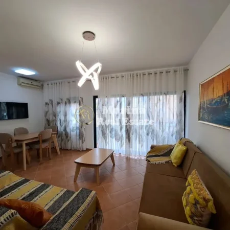 Tirane, jepet me qera apartament 2+1 Kati 3, 115 m² 700 € (Rruga e Kavajes)