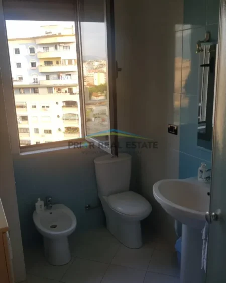 Tirane, jepet me qera apartament 1+1 Kati 7, 54 m² 800 € (Pazari i RI)
