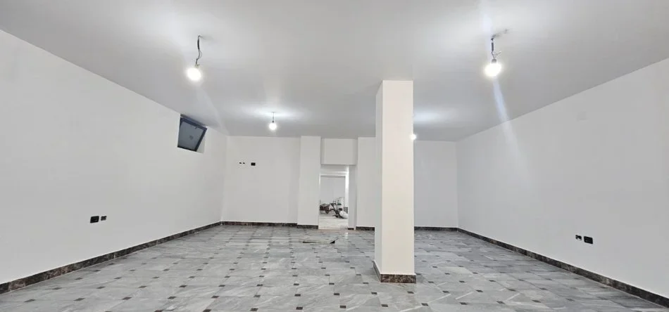 Tirane, jepet me qera dyqan Kati 0, 200 m² 3.000 € (BLLOK)