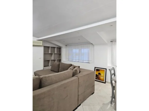 Tirane, jepet me qera apartament 2+1 Kati 8, 120 m² 700 € (Shkoze)