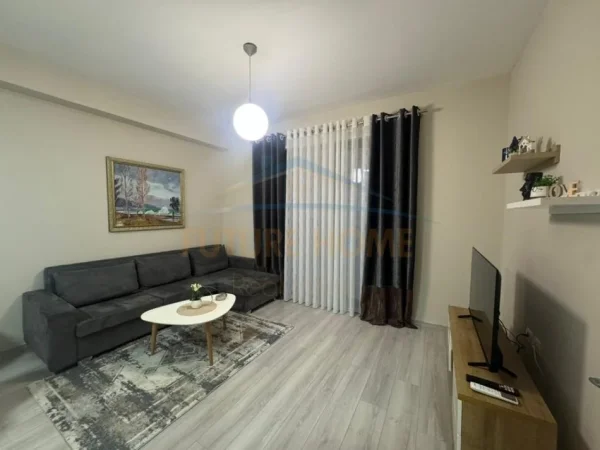Tirane, jepet me qera apartament 1+1+Ballkon Kati 3, 71 m² 600 € (Porcelan)