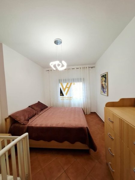 Tirane, jepet me qera apartament 2+1+Ballkon Kati 3, 115 m² 700 € (RRUGA HIM KOLLI)