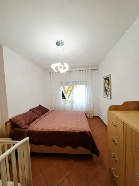 Tirane, jepet me qera apartament 2+1+Ballkon Kati 3, 115 m² 650 € (RRUGA HIM KOLLI)