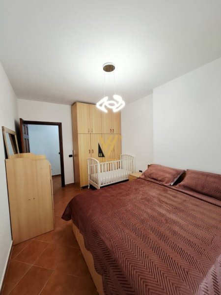 Tirane, jepet me qera apartament 2+1+Ballkon Kati 3, 115 m² 700 € (RRUGA HIM KOLLI)