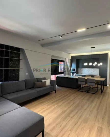 Tirane, shitet apartament 2+1 Kati 13, 169 m² 482.000 € (Qender)