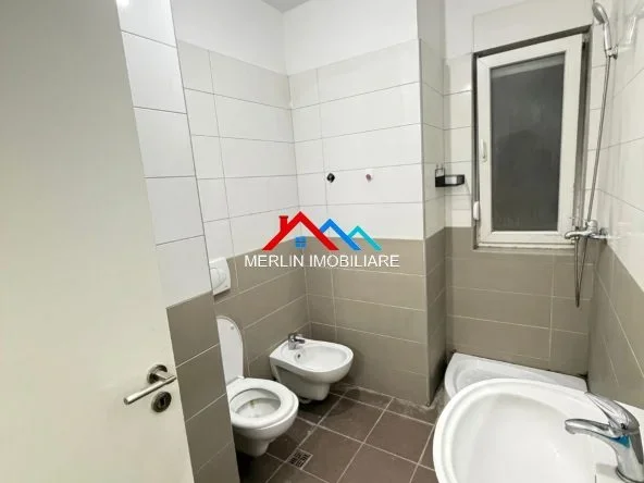 Tirane, jepet me qera apartament 1+1+Ballkon Kati 2, 60 m² 570 € (RRUGA NDRE MJEDA.ISH PARKU)