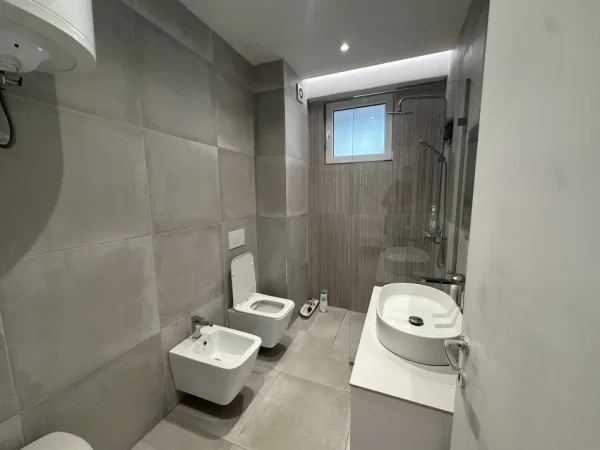 Tirane, shitet apartament 2+1+Aneks+Ballkon Kati 2, 125 m² 275.000 € (Rruga Hamdi Garunja)