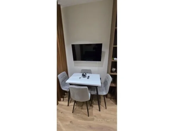 Tirane, jepet me qera apartament 1+1 Kati 3, 38 m² 380 € 