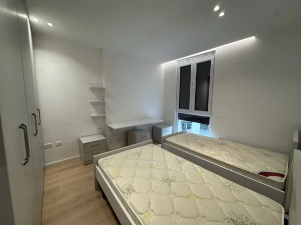 Tirane, shitet apartament 2+1+Aneks+Ballkon Kati 2, 125 m² 275.000 € (Rruga Hamdi Garunja)