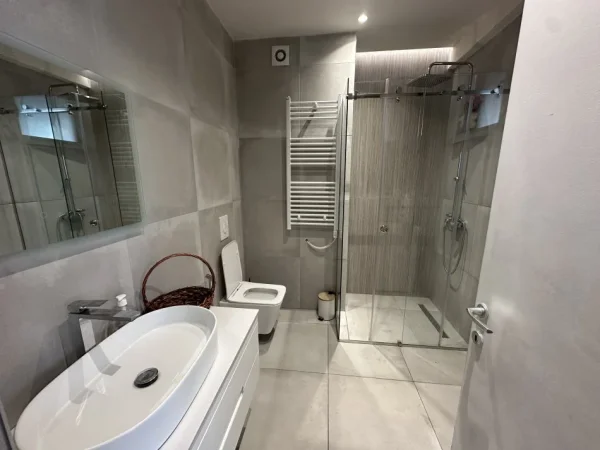 Tirane, shitet apartament 2+1+Aneks+Ballkon Kati 2, 125 m² 275.000 € (Rruga Hamdi Garunja)