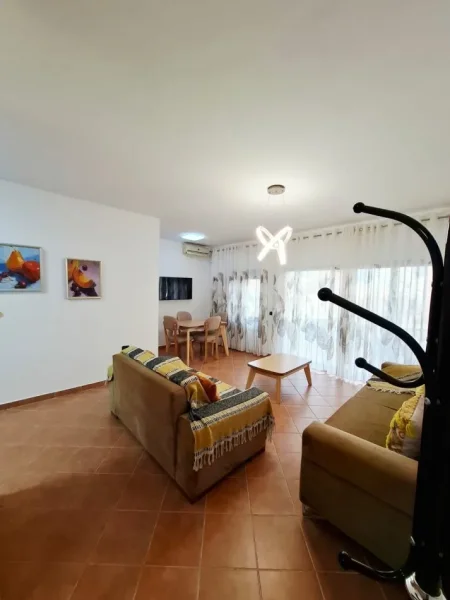 Tirane, jepet me qera apartament 2+1+Ballkon Kati 3, 115 m² 70.000 € 