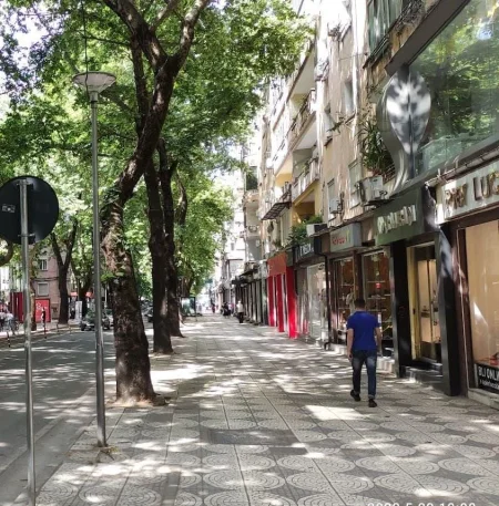 Tirane, shitet dyqan Kati 0, 300 m² 1.500.000 € (MYSLYM SHYRI)