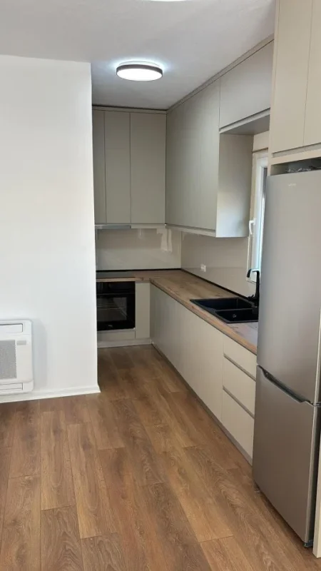 Tirane, jepet me qera apartament 2+1 Kati 8, 100 m² 750 € (Rruga Hoxha Tahsin)