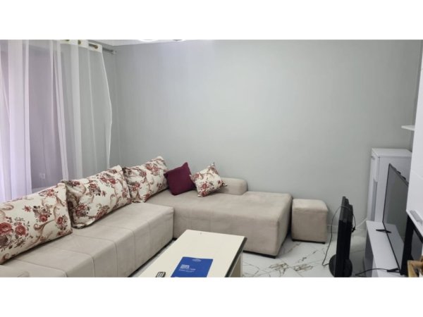 Tirane, jepet me qera apartament 1+1 Kati 1, 57 m² 520 € (Vasil Shanto prane Shkolles Besnik Sykja)