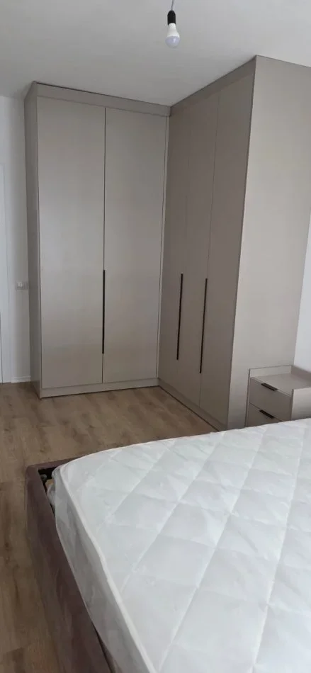 Tirane, jepet me qera apartament 2+1+post parkimi Kati 2, 70 m² 500 € (Univers City prane Qtu)
