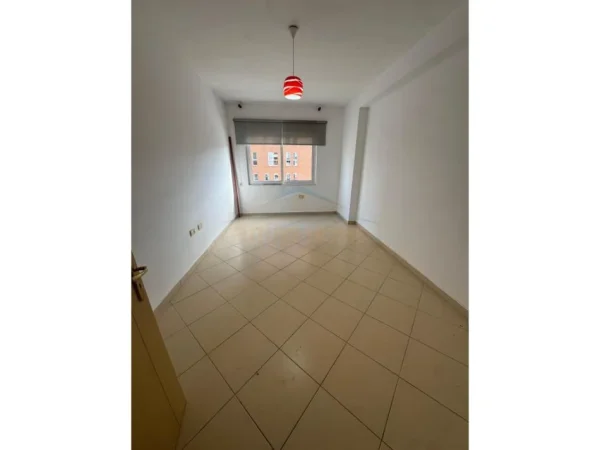 Tirane, jepet me qera apartament 2+1 Kati 2, 108 m² 380 € (Yzberisht, Tirane)