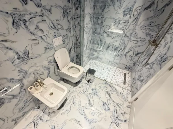 Tirane, jepet me qera apartament 2+1 Kati 6, 80 m² 700 € (Rruga Kongresi i Manastirit)