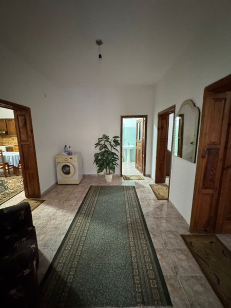 Tirane, jepet me qera apartament 2+1+Ballkon Kati 0, 125 m² 450 € (rruga Ramazan Bogdani Tirane)
