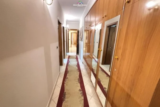 Tirane, jepet me qera apartament 3+1 Kati 1, 140 m² 1.200 € (Rruga e Elbasanit)