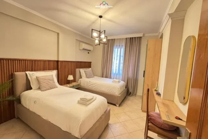 Tirane, jepet me qera apartament 3+1 Kati 1, 140 m² 1.200 € (Rruga e Elbasanit)