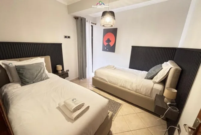 Tirane, jepet me qera apartament 3+1 Kati 1, 140 m² 1.200 € (Rruga e Elbasanit)