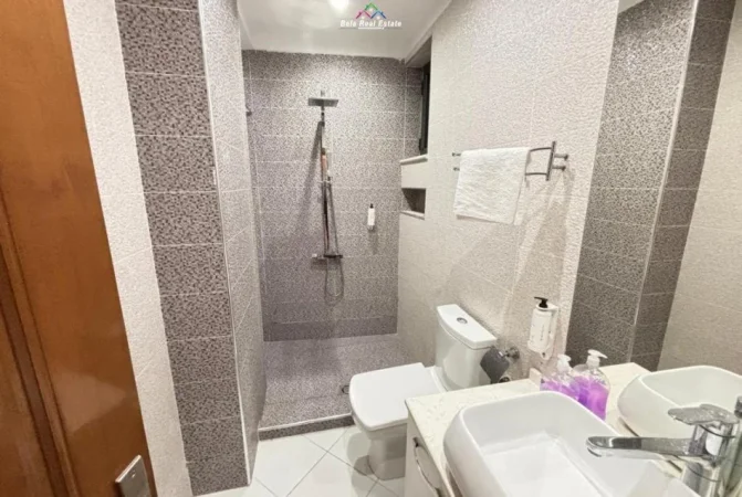 Tirane, jepet me qera apartament 3+1 Kati 1, 140 m² 1.200 € (Rruga e Elbasanit)